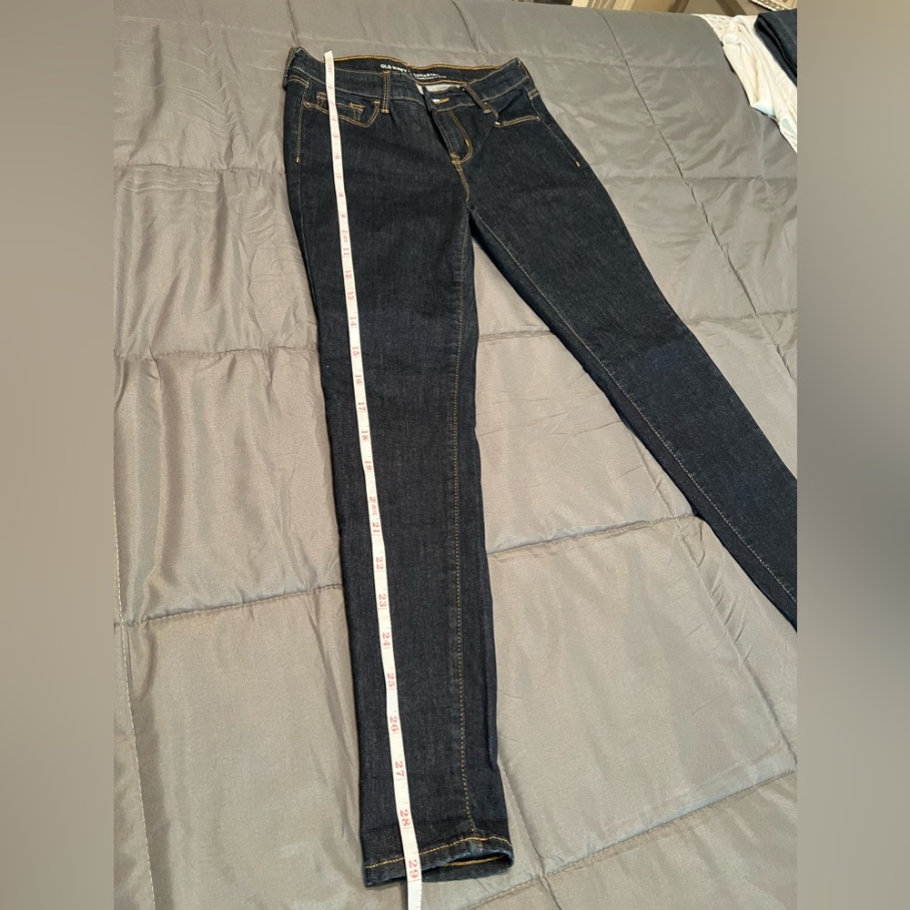 Old Navy Rock Star Mid Rise skinny 6P petite dark blue jeans - great condition!